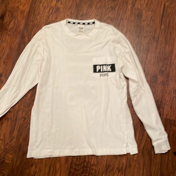 🌟 4 for 15 Victoria’s Secret PINK tee - Picture 1 of 7